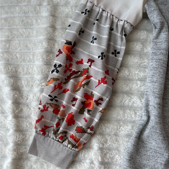 Pattern Sleeve Gray Top/Sweater - Picture 7 of 12